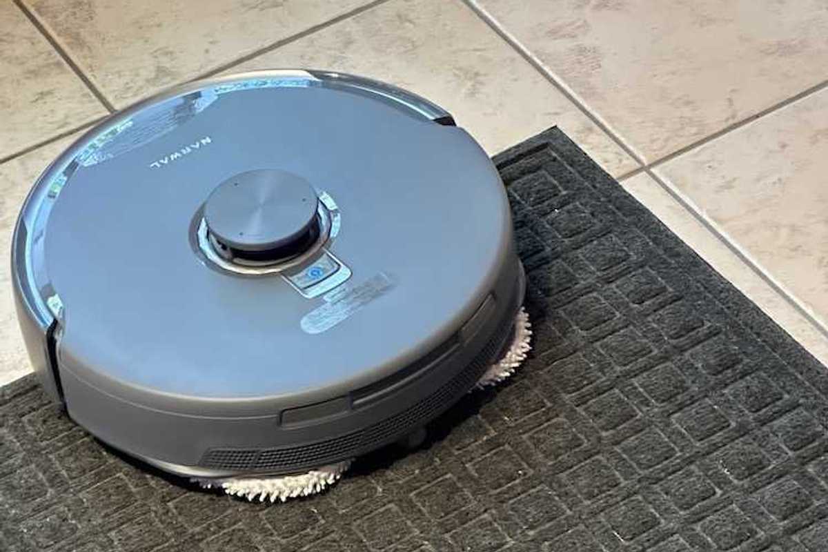 photo of Narwal Freo Z10 cleaning the floor