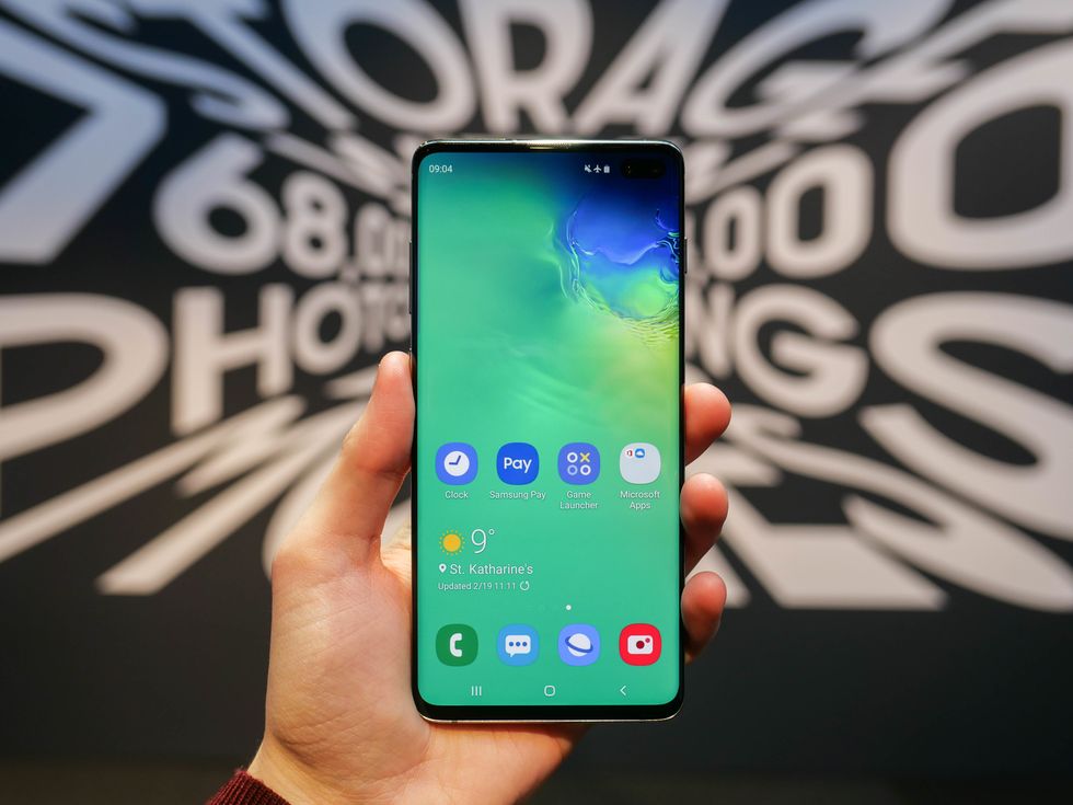 Photo of the Samsung S10e smartphone