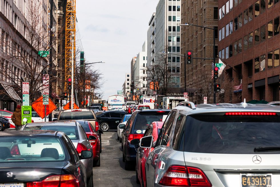 Picture of a busy street with cars that have Android Auto installed.