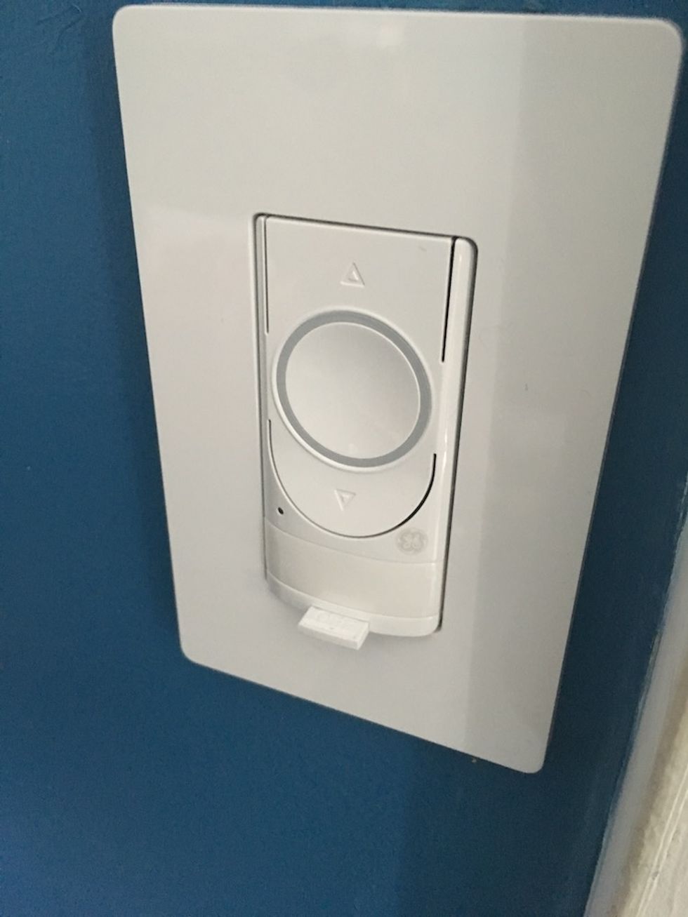 Picture of c by ge smart switch with air gap pulled out on the bottom of the switch