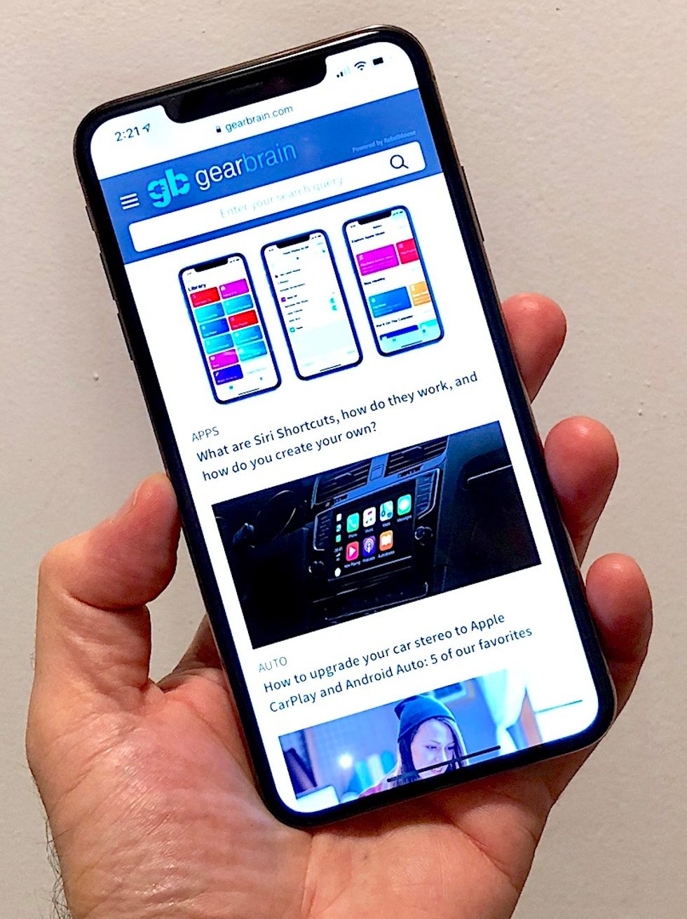 Picture of iPhone XS Max in a person's hand.