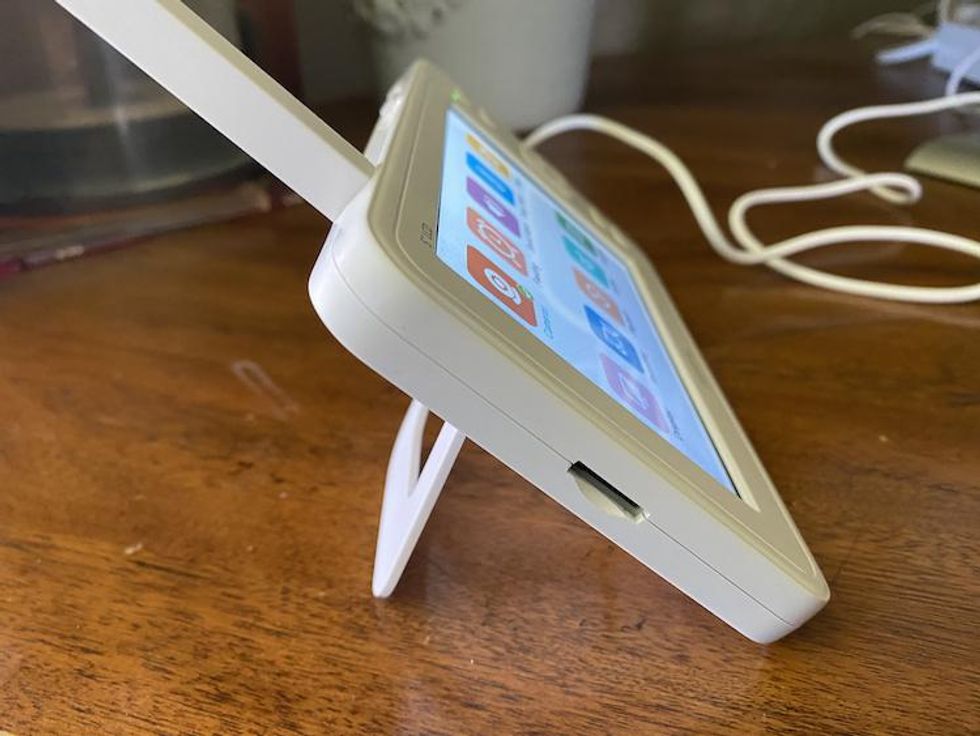 Picture of microSD card slot on the side of Papalook LCD Monitor