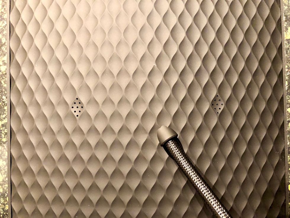 Picture of rear of Nixplay Seed frame.