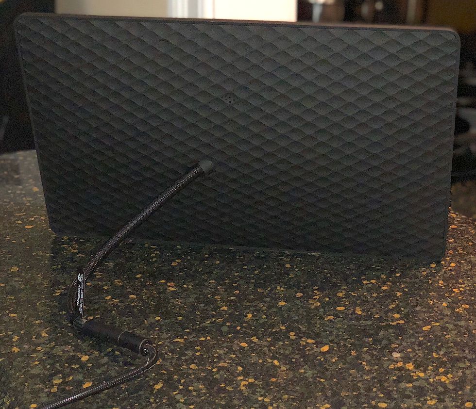 Picture of the back of a Nixplay Seed smart display