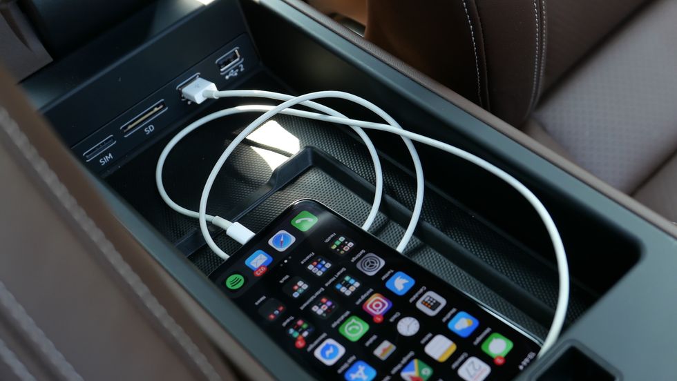 Porsche 911 USB ports
