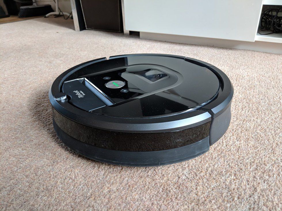 product shot of iRobot Roomba 980