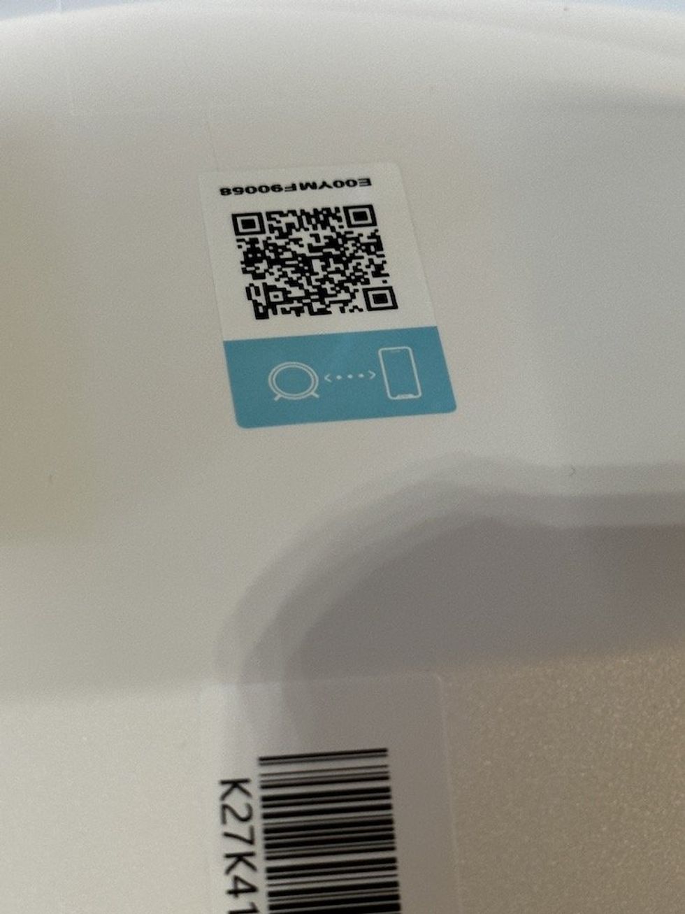 QR code on the yeedi cube to help you download the yeedi app