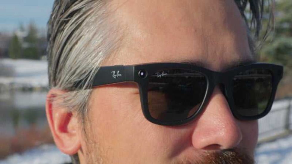 Ray-Ban Meta smart glasses the LED indicator is located as shown above
