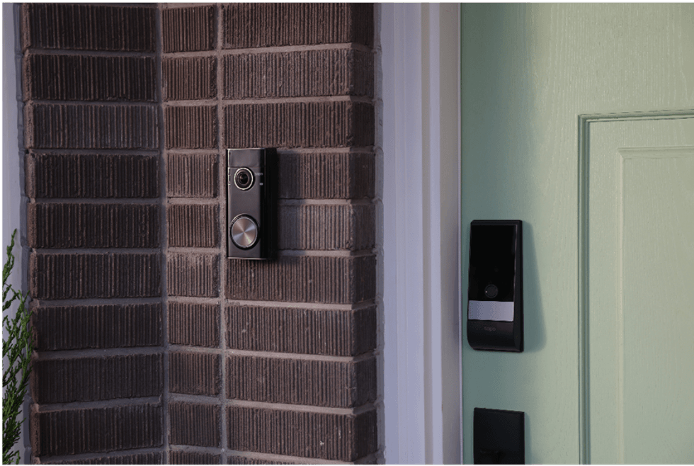 Tapo D260 nvideo doorbell on a wall