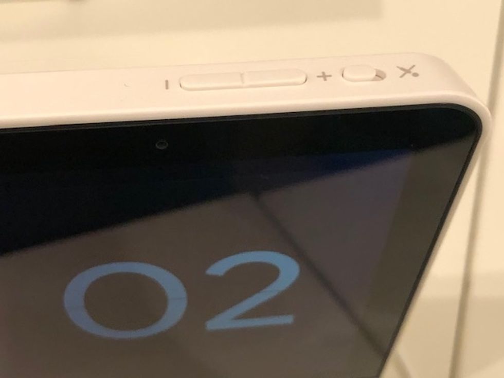 The Lenovo Smart Display 7 with Google Assistant