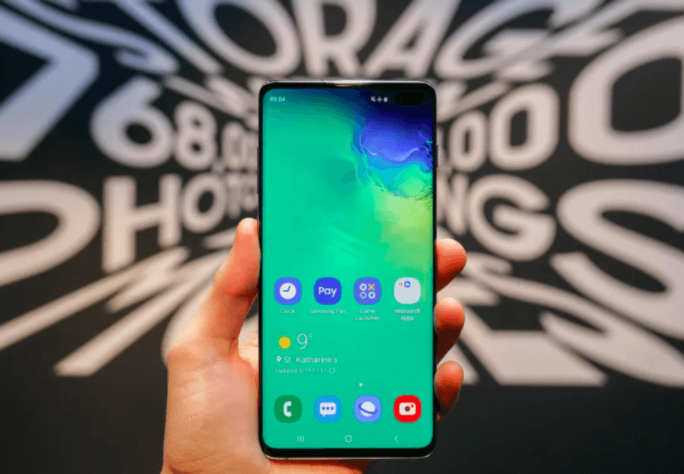 The Samsung Galaxy S10 has a 16MP camera and a fingerprint reader