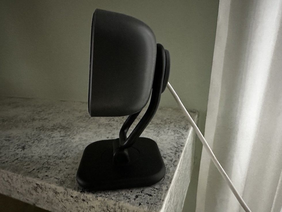 the side view of Vivint Indoor Camera Pro