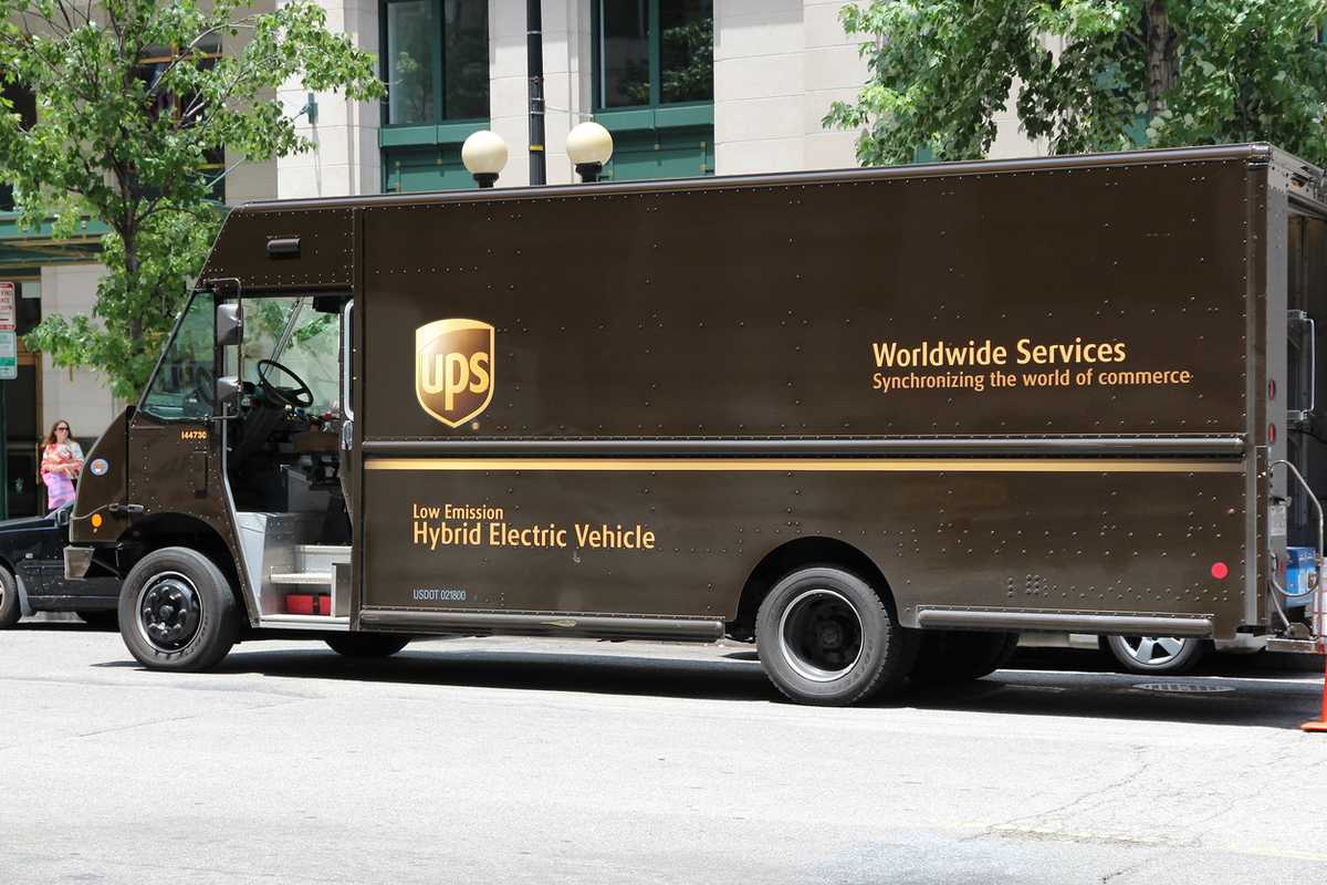 UPS hybrid electric truck