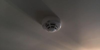 Vivint Smoke Detector installed on the ceiling inside a home.