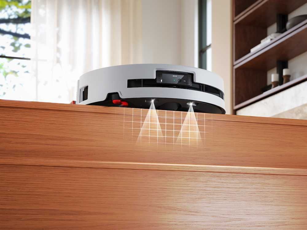 photo of Yeedi M14 Plus detecting stairs while vacuuming.